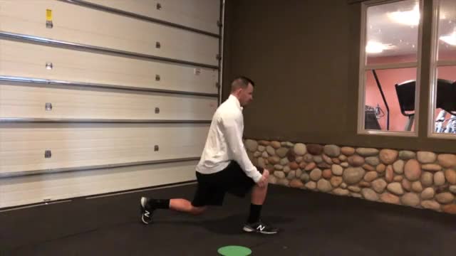 Male Overhead Lunge with Rotation demonstration